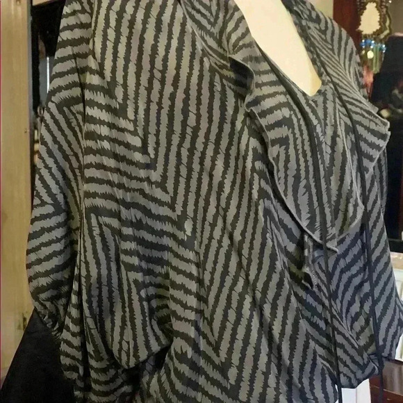 Signature by Shine Sz S Ruffled blouse - Picture 4 of 10